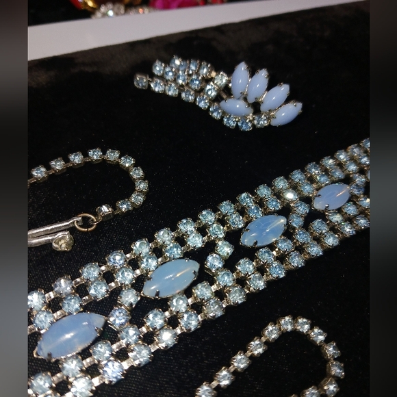 Vintage Parure Blue Milk Glass with Rhinestone Set Necklace Bracelet Ear… - Picture 11 of 15
